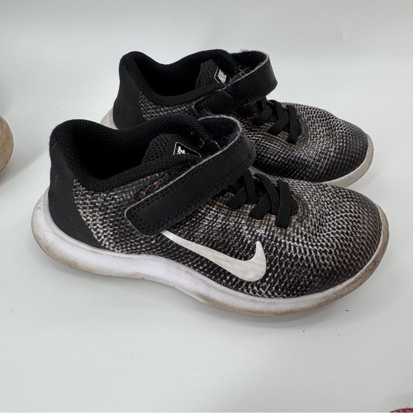 Nike Toddler Black Sneakers 10,5 - Picture 1 of 2